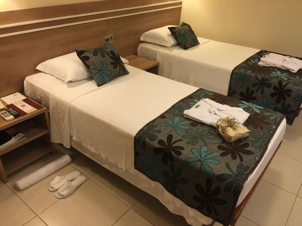 Palace Hotel קמפוס מראה חיצוני תמונה