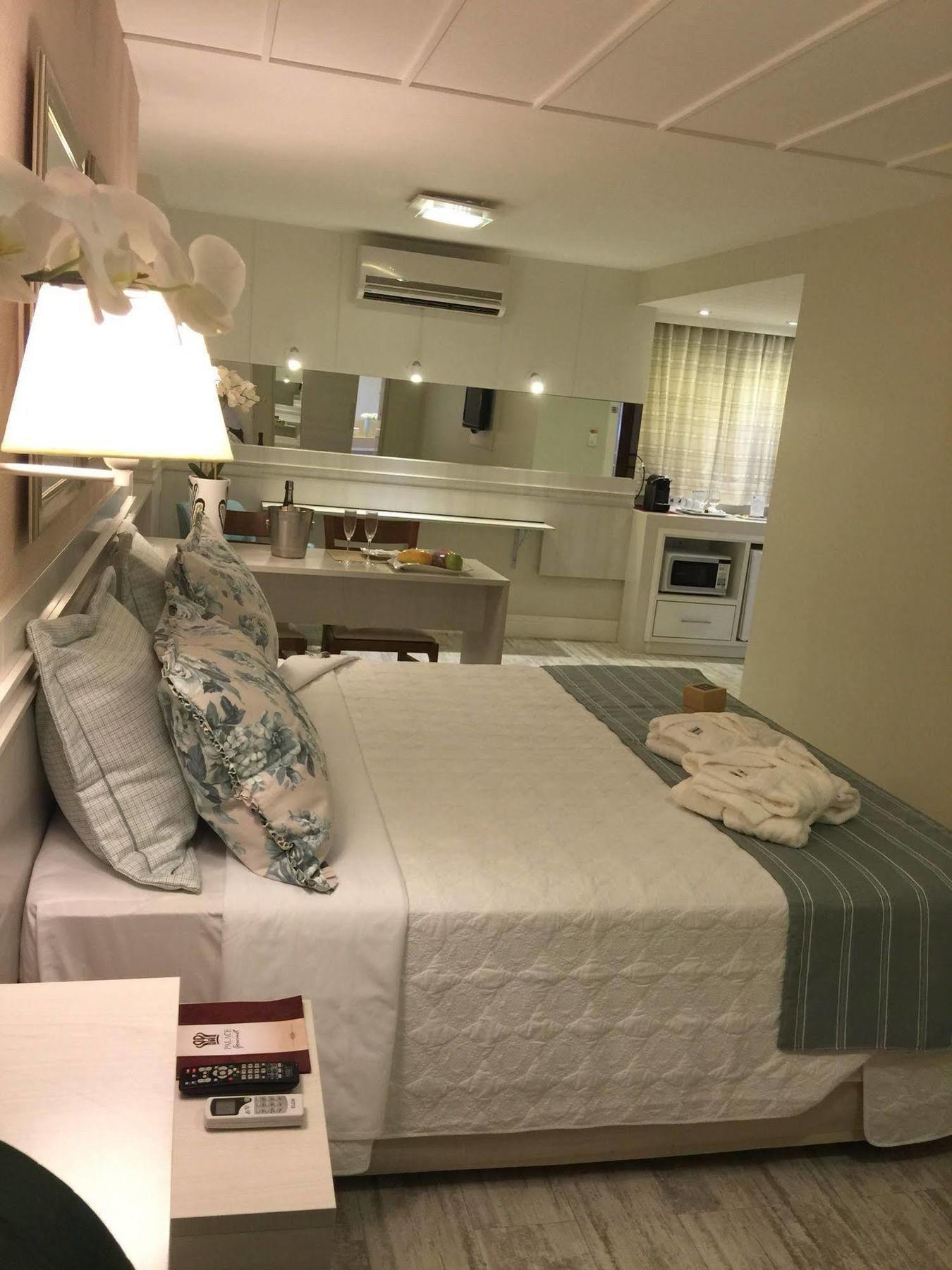 Palace Hotel קמפוס מראה חיצוני תמונה